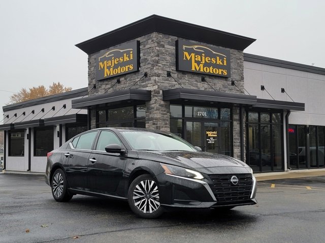 Used 2024 Nissan Altima 2.5 SV