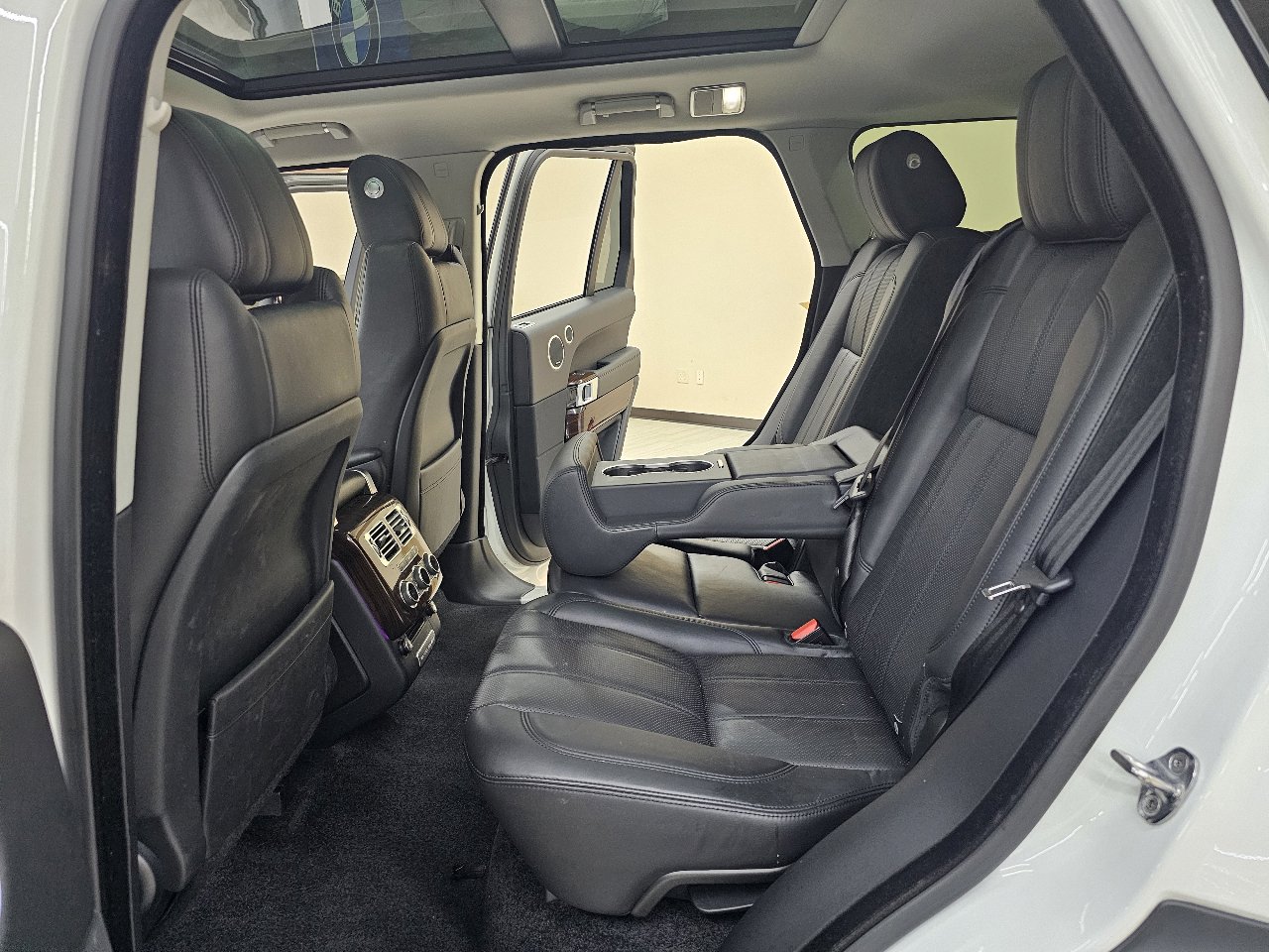 Used 2016 Land Rover Range Rover HSE image 26