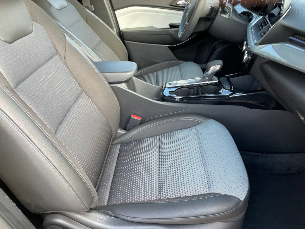 Used 2025 Chevrolet Trax LT FWD image 25