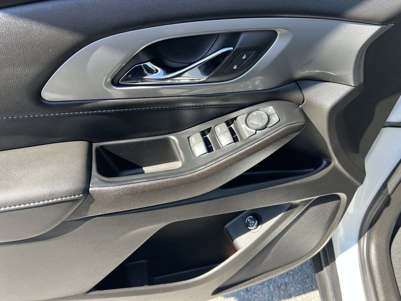 Used 2023 Chevrolet Traverse LT image 15