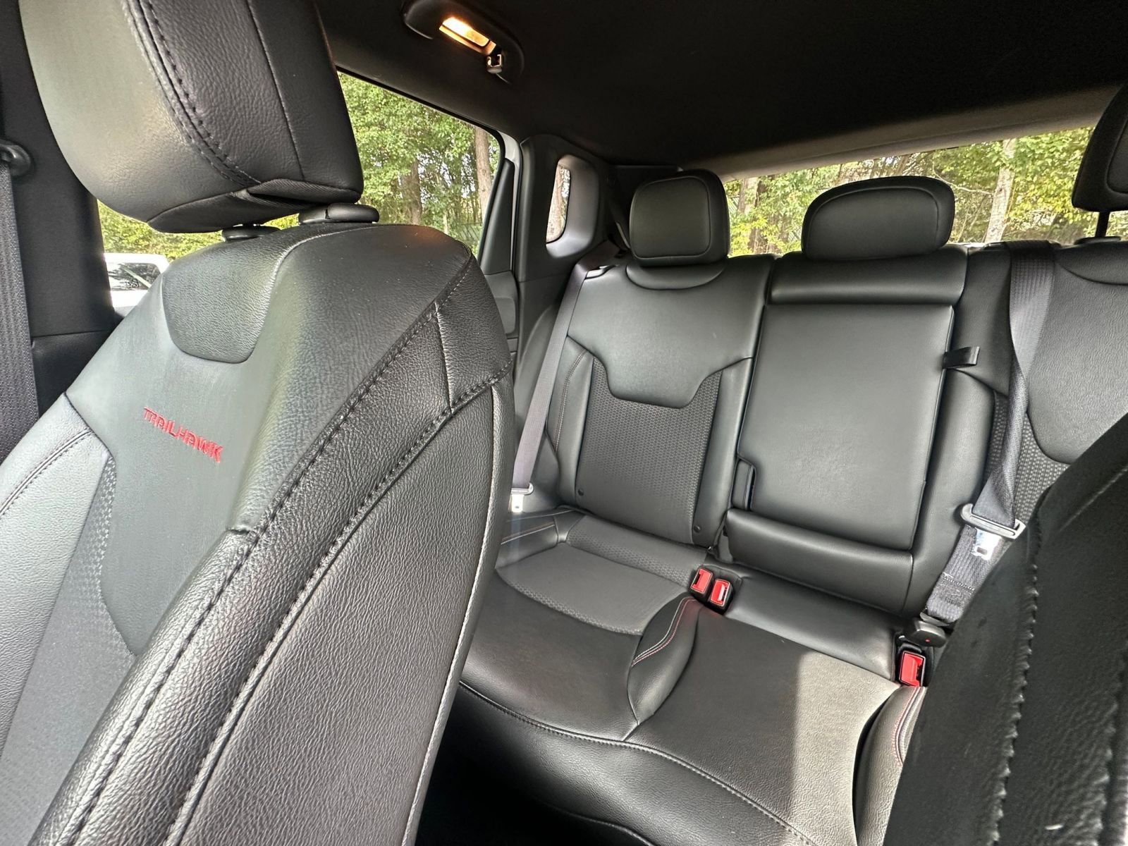 Used 2025 Jeep Compass Trailhawk image 39