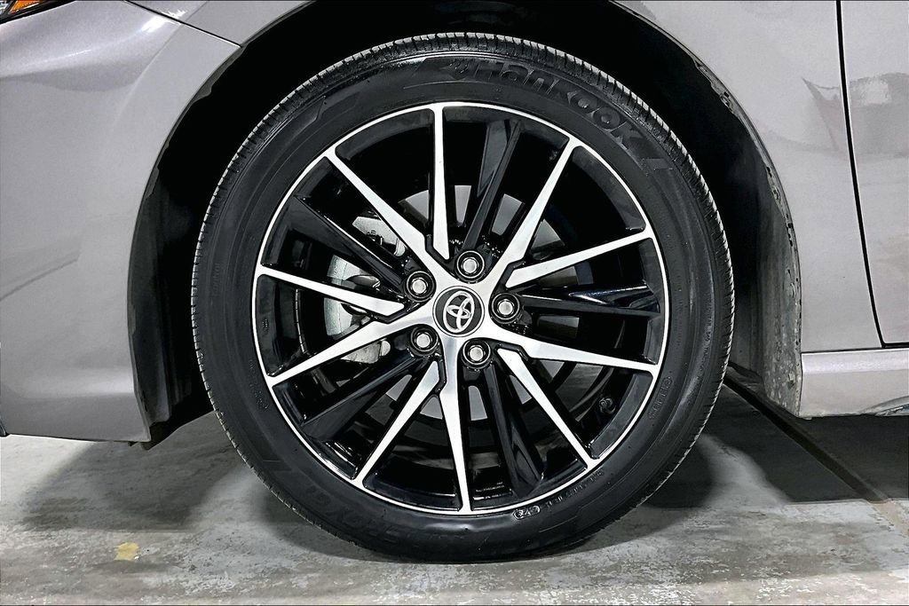 Used 2024 Toyota Camry SE image 11