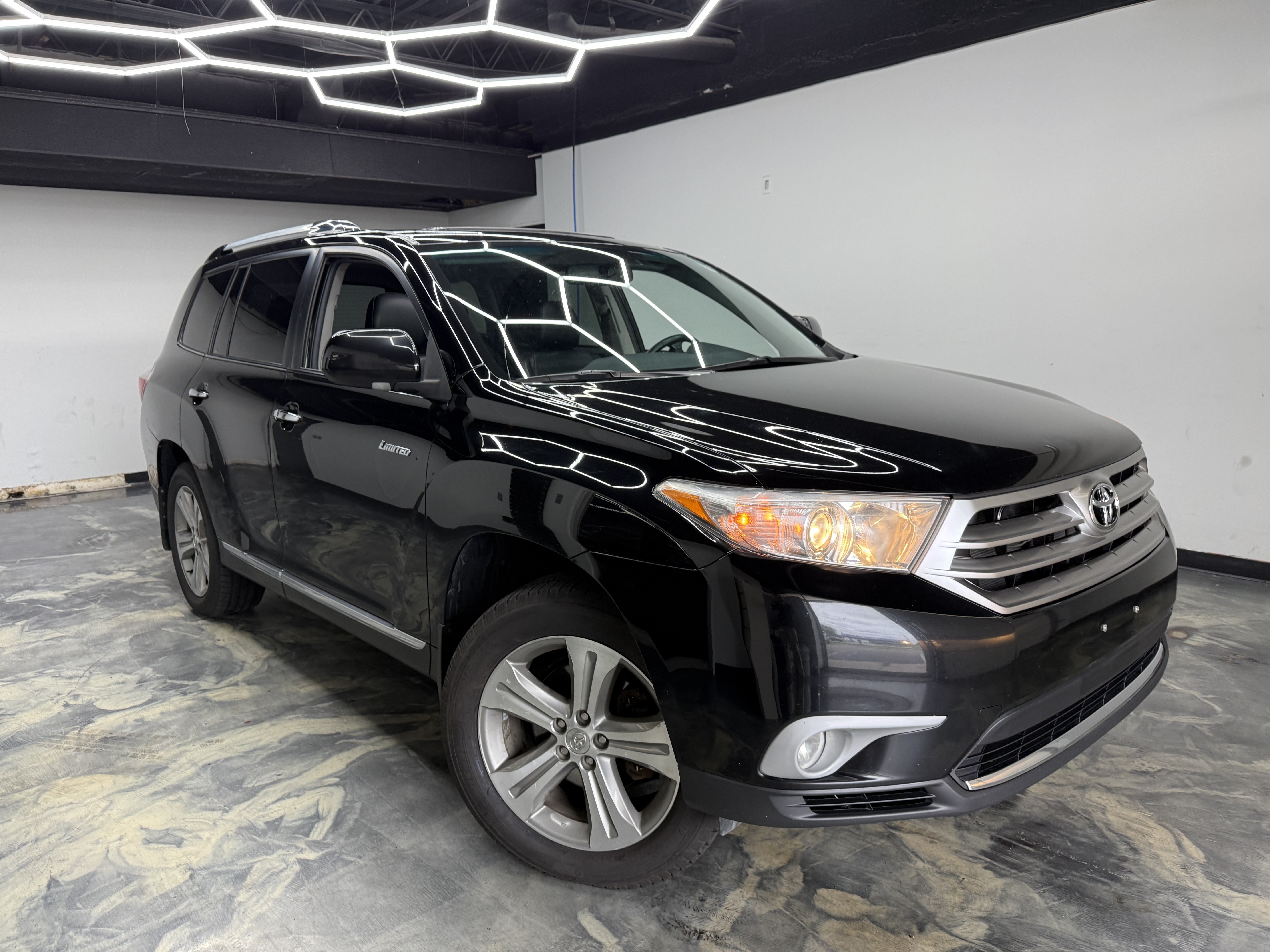 Used 2012 Toyota Highlander Limited AWD/4WD image 6