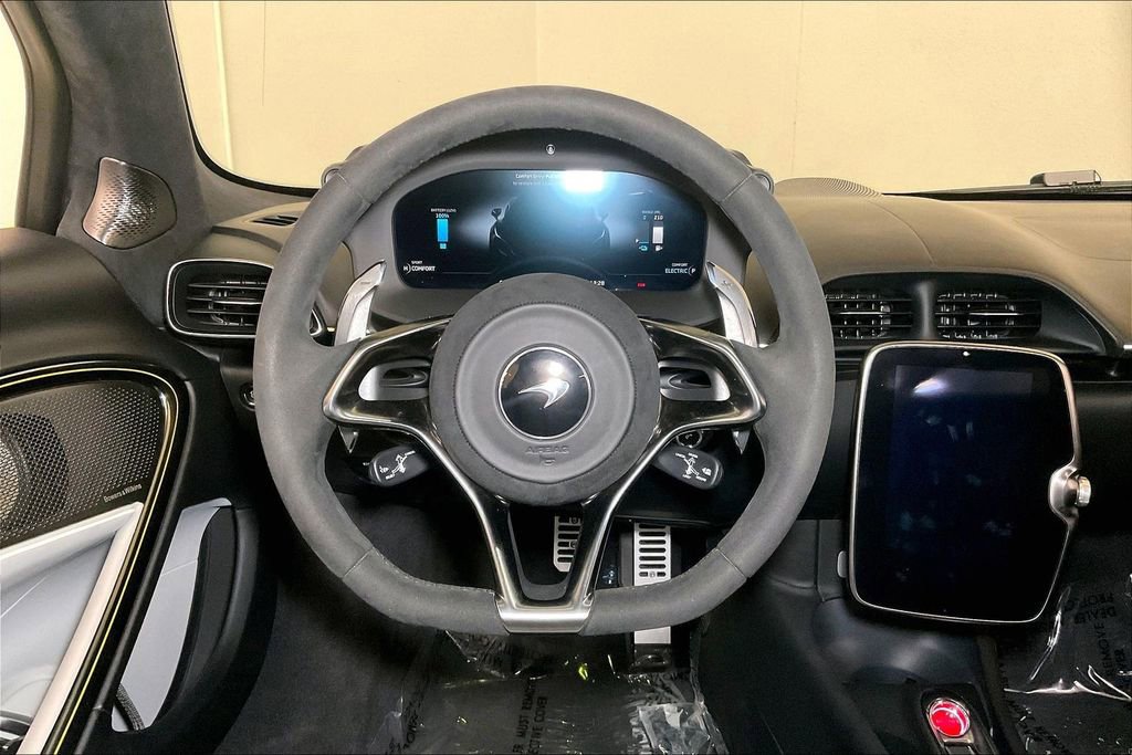 Used 2023 McLaren Artura image 9