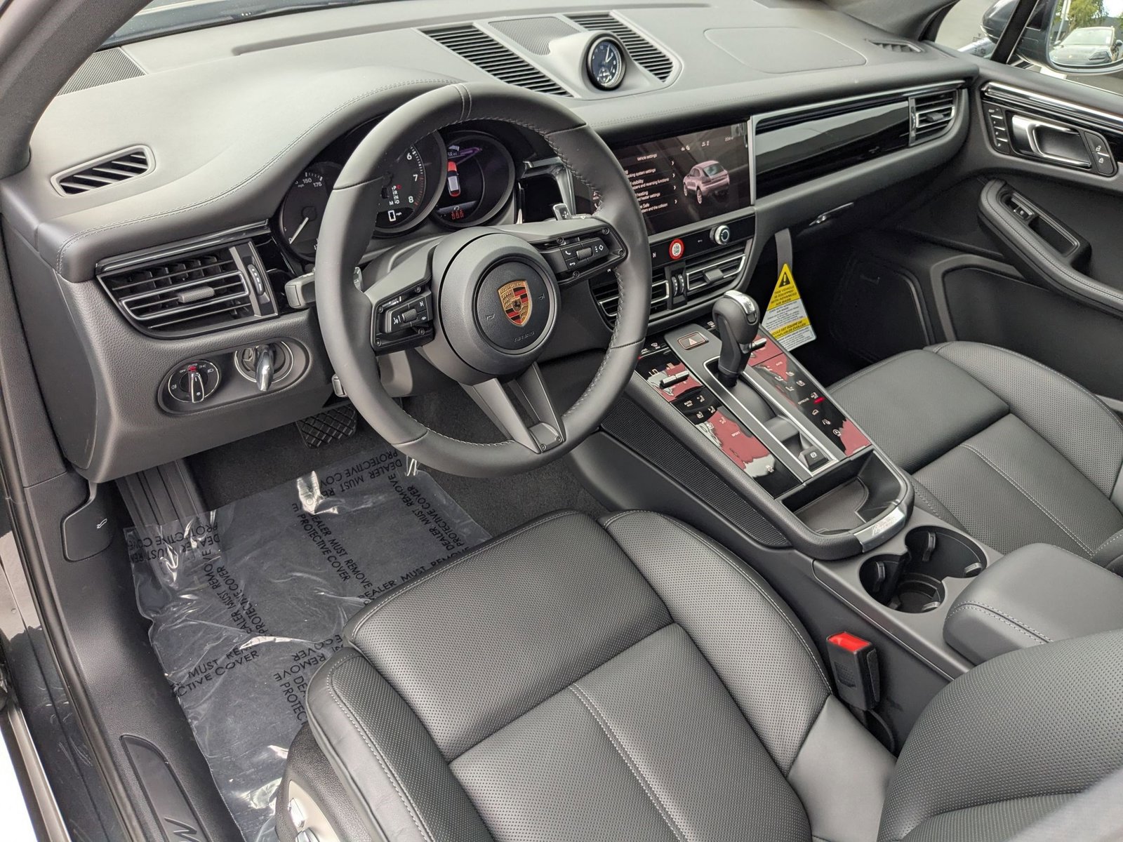 New 2026 Porsche Macan AWD/4WD image 4