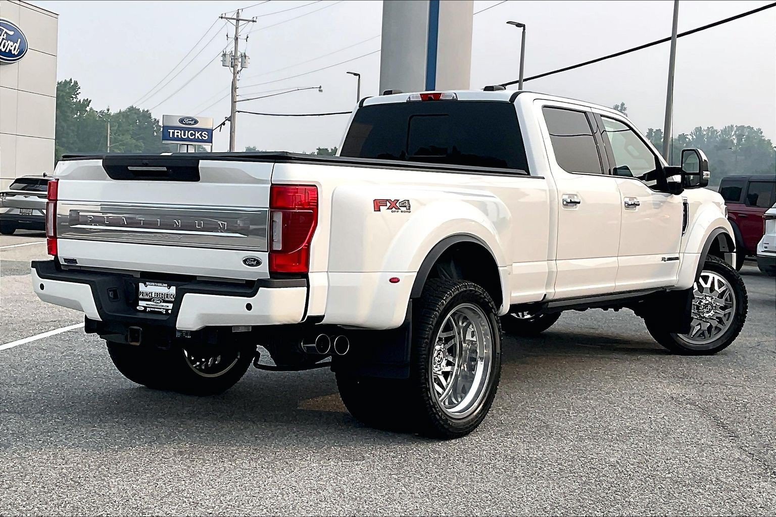 Used 2022 Ford F450 Platinum w/ FX4 Off-Road Package AWD/4WD image 12