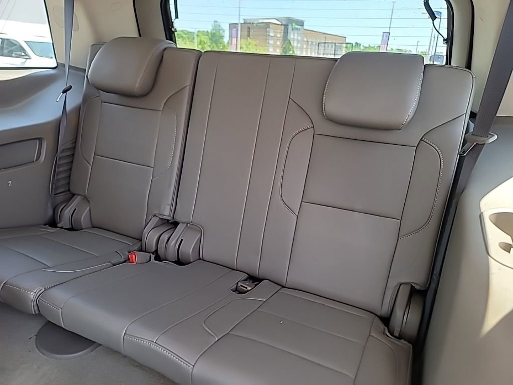 Used 2017 Chevrolet Tahoe LT w/ Luxury Package AWD/4WD image 12
