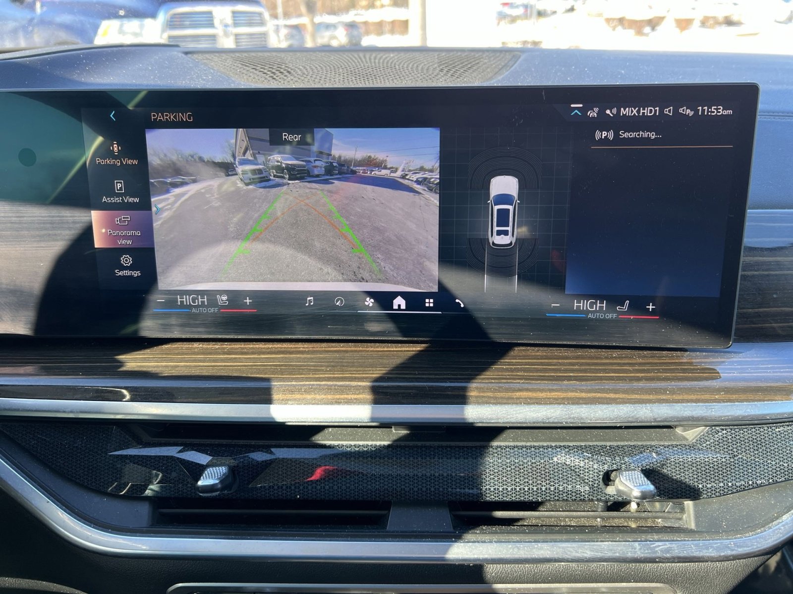 Used 2024 BMW X7 xDrive40i w/ Executive Package image 19