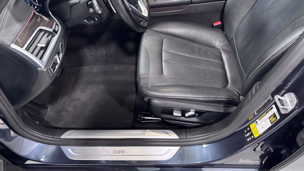 Used 2018 BMW 740i xDrive AWD/4WD image 11