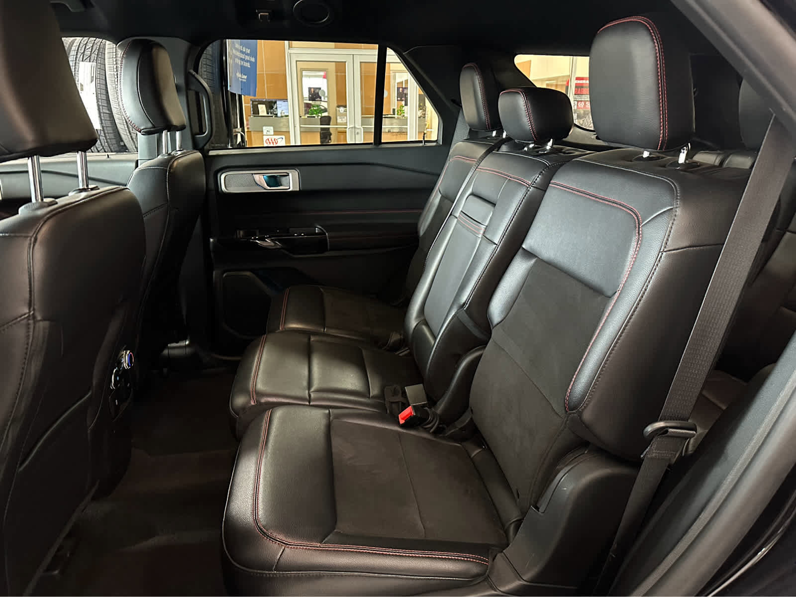 Used 2024 Ford Explorer ST-Line w/ Class IV Trailer Tow Package AWD/4WD image 34