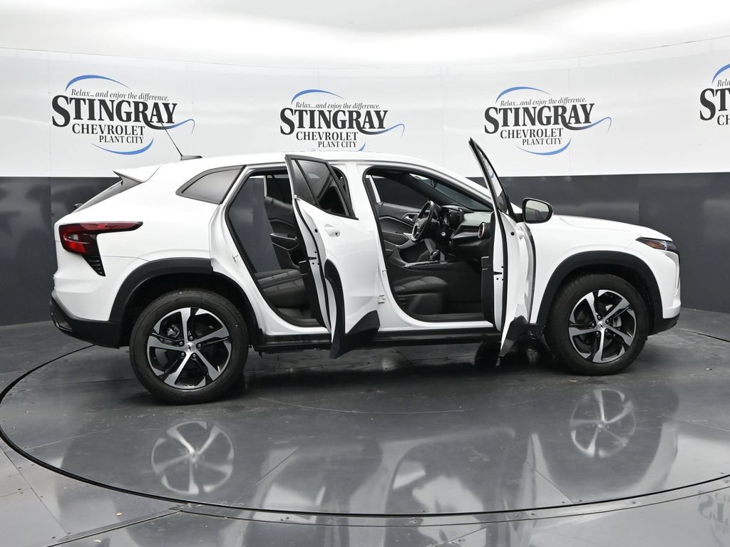 Used 2024 Chevrolet Trax RS FWD image 36