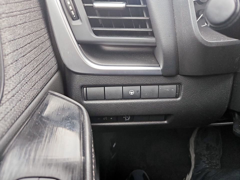 Used 2023 Nissan Rogue SV image 20