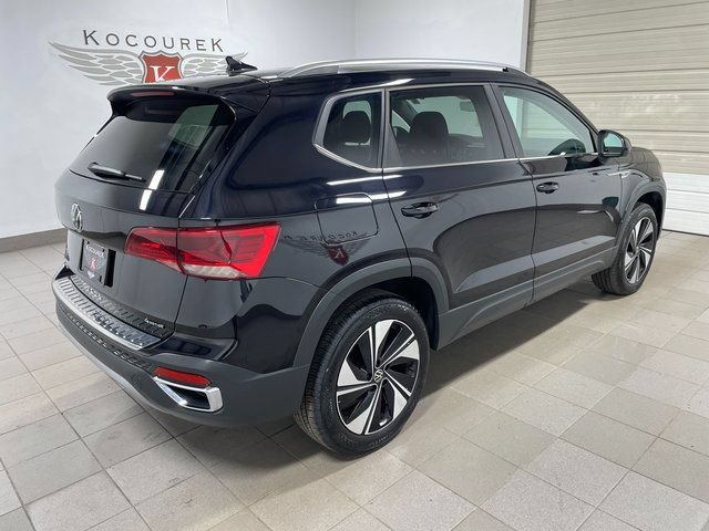 Used 2023 Volkswagen Taos SE w/ Panoramic Sunroof Package AWD/4WD image 6