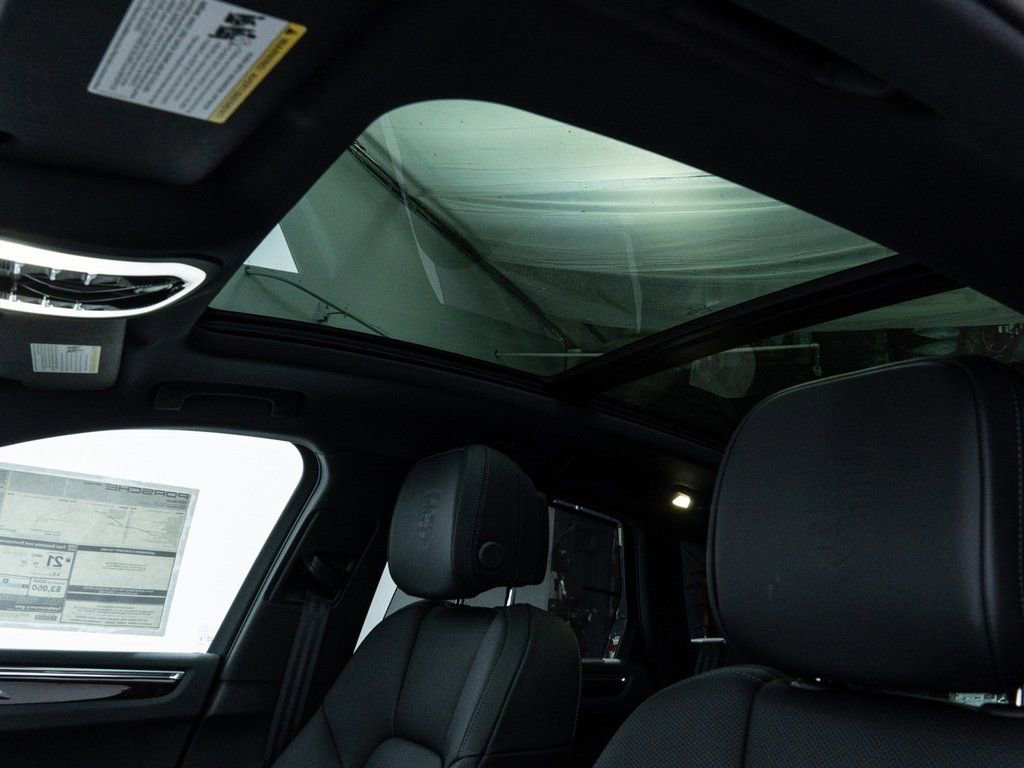 Used 2025 Porsche Macan image 24