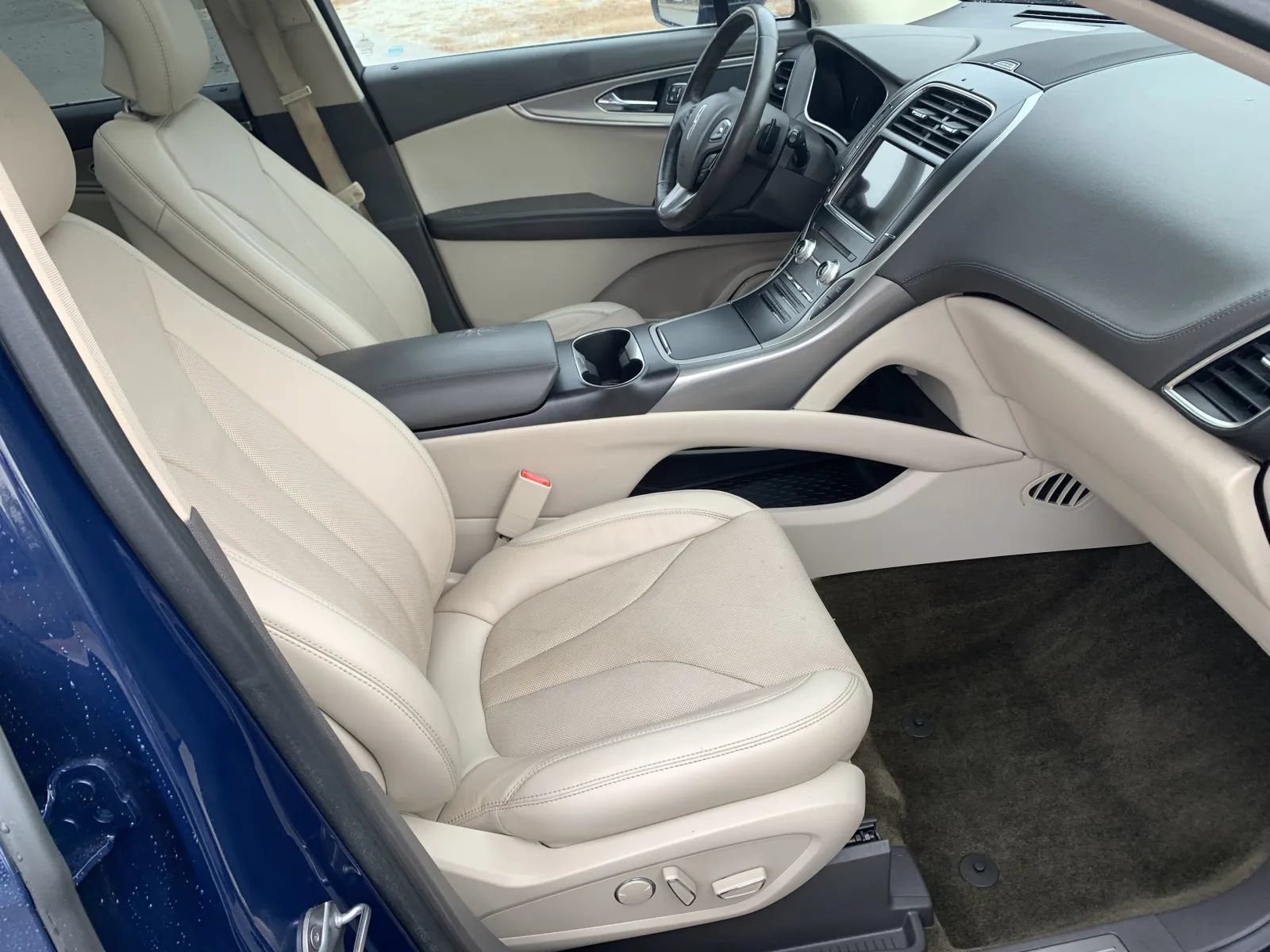 Used 2018 Lincoln MKX Reserve w/ Driver Assistance Package FWD image 24
