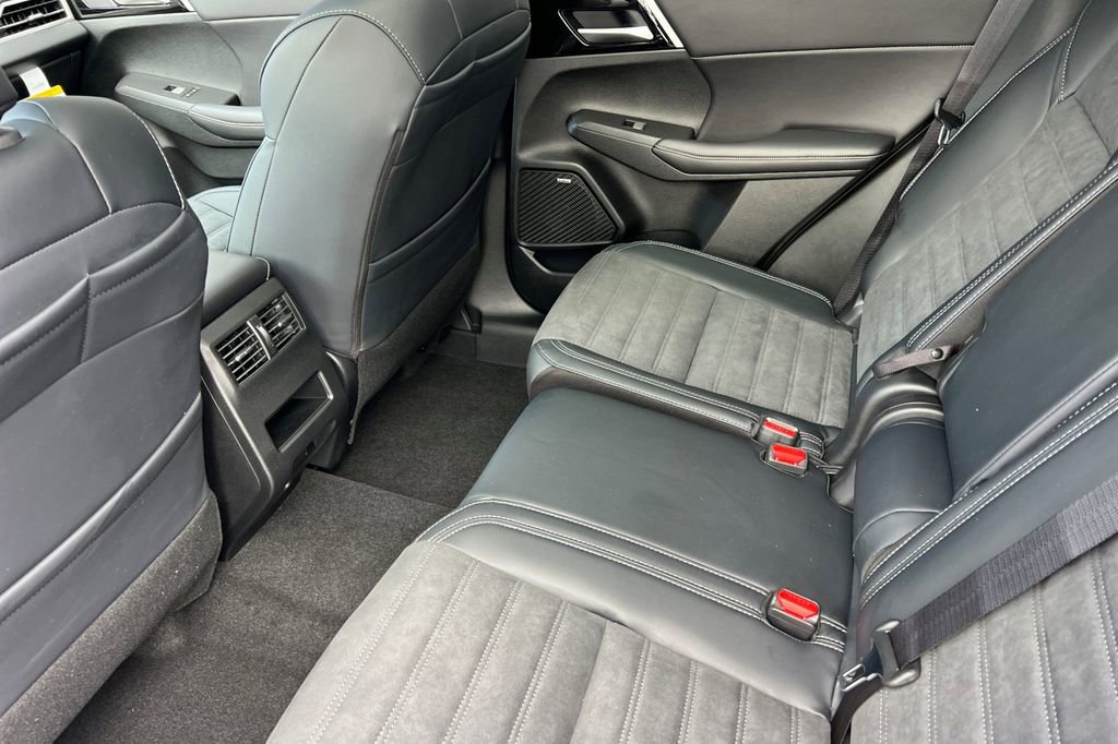 New 2026 Mitsubishi Outlander AWD image 13