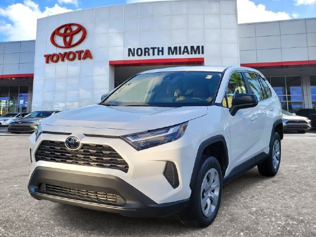Used 2023 Toyota RAV4 LE FWD image 2