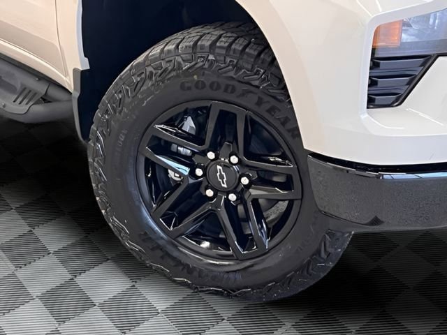 Used 2026 Chevrolet Silverado 1500 Custom Trail Boss w/ Dark Appearance Package AWD/4WD image 25