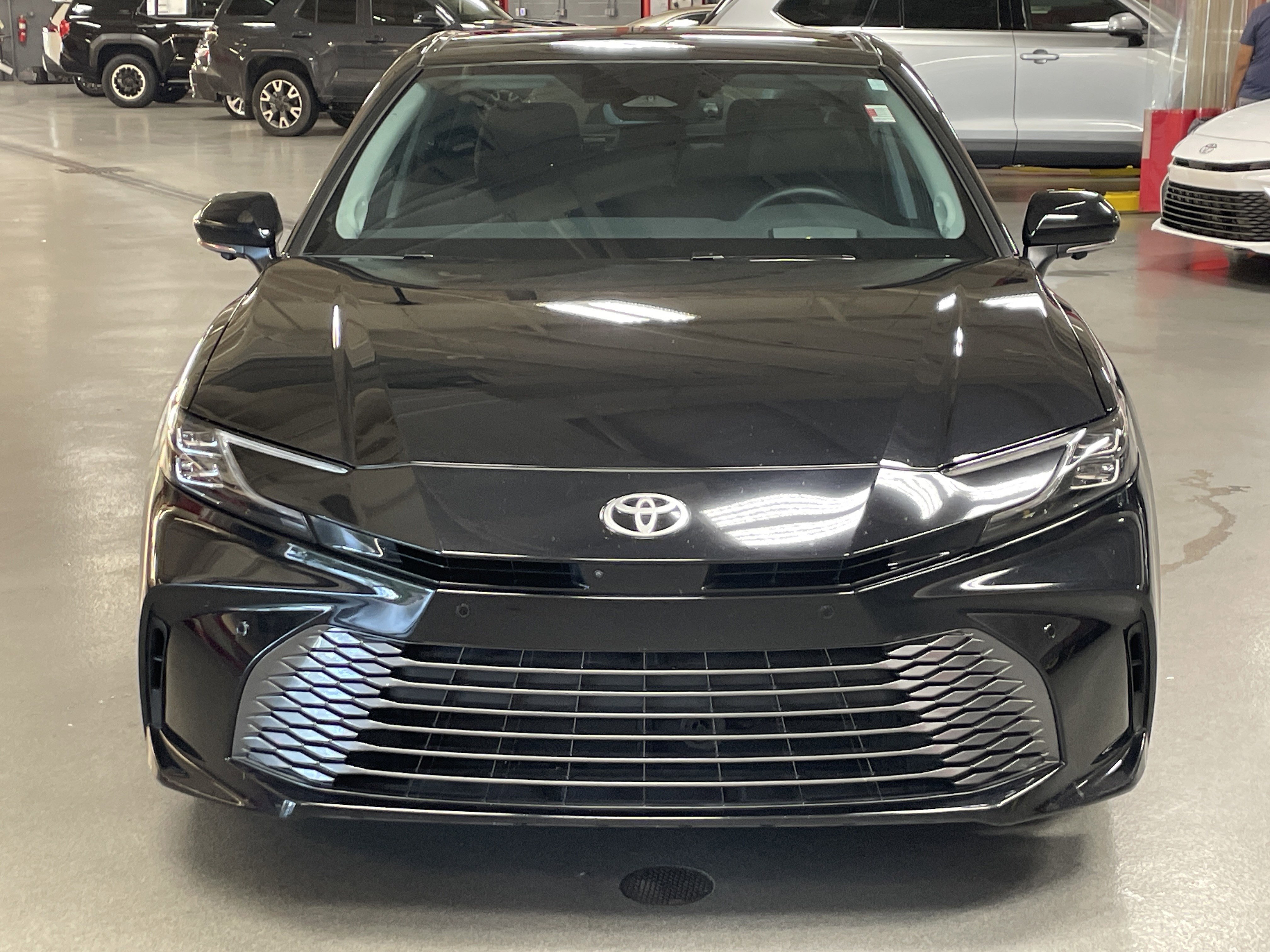 Used 2025 Toyota Camry XLE w/ Premium Plus Package FWD image 3