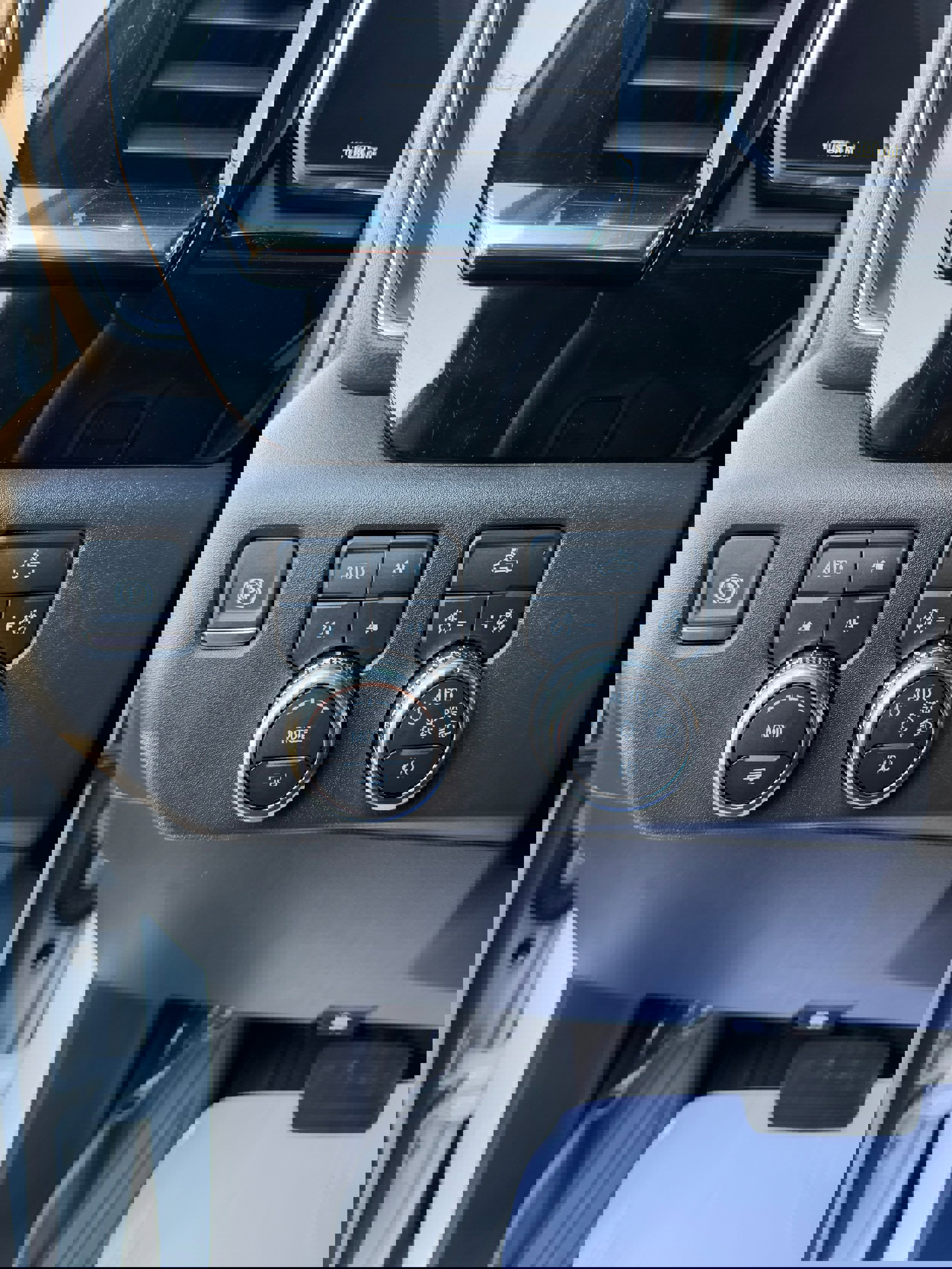 Used 2024 GMC Sierra 1500 Elevation image 17