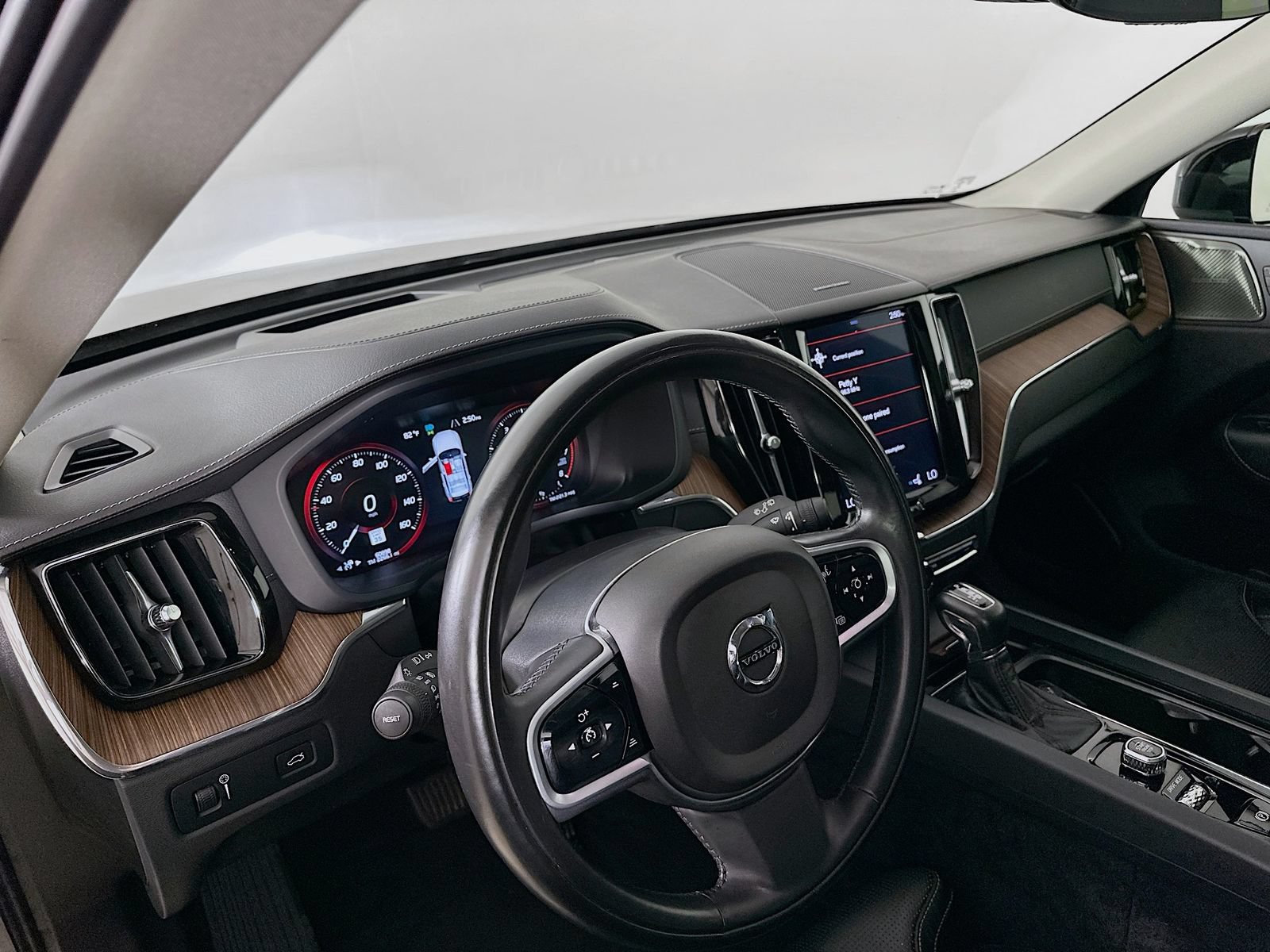 Used 2019 Volvo XC60 T6 Inscription w/ Protection Package Premier AWD/4WD image 31