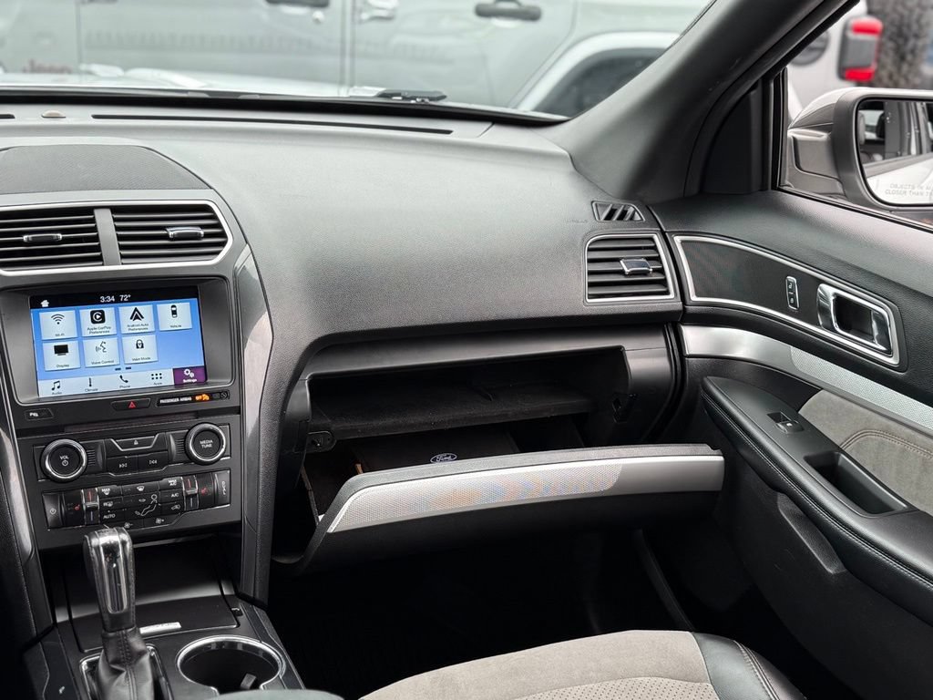 Used 2017 Ford Explorer XLT w/ Equipment Group 202A AWD/4WD image 25