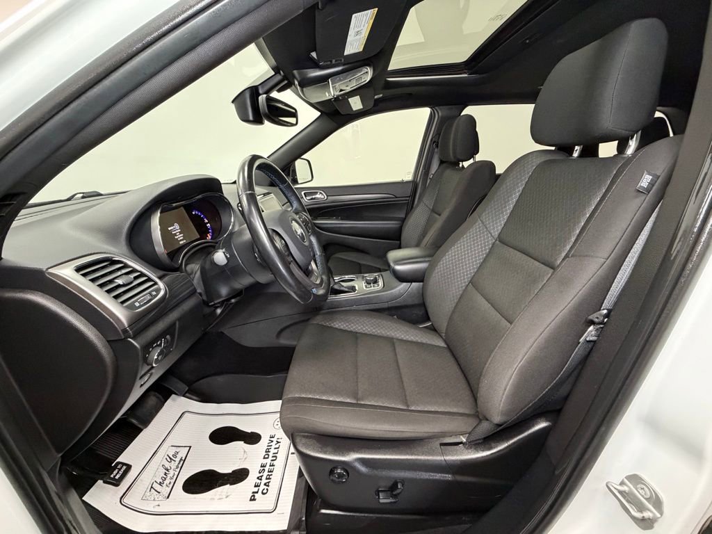 Used 2020 Jeep Grand Cherokee Laredo AWD/4WD image 4