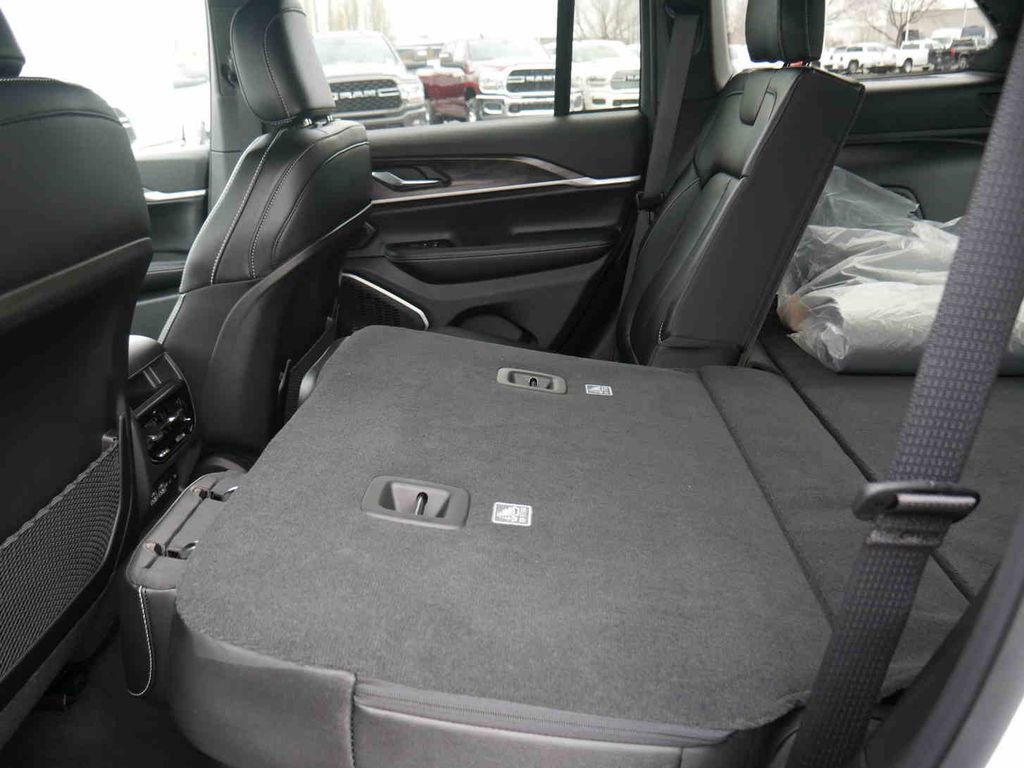 New 2025 Jeep Grand Cherokee Limited 4xe image 12