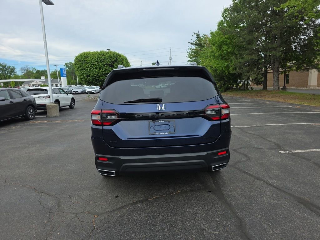 Used 2023 Honda Pilot Sport image 6