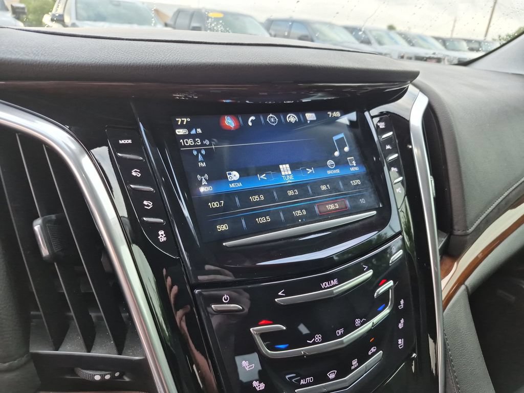 Used 2020 Cadillac Escalade Premium Luxury RWD image 28