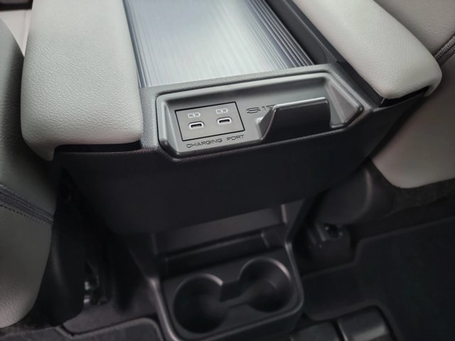 Used 2026 Toyota Sienna XLE FWD image 19