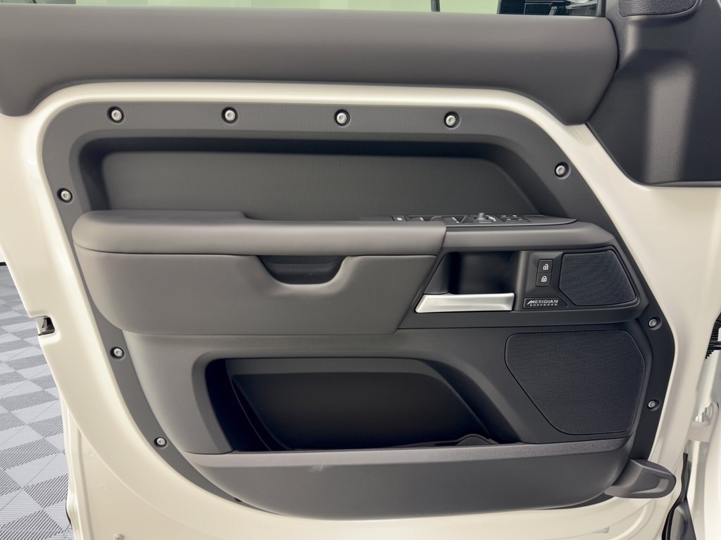 New 2026 Land Rover Defender 110 X-Dynamic SE AWD/4WD image 14
