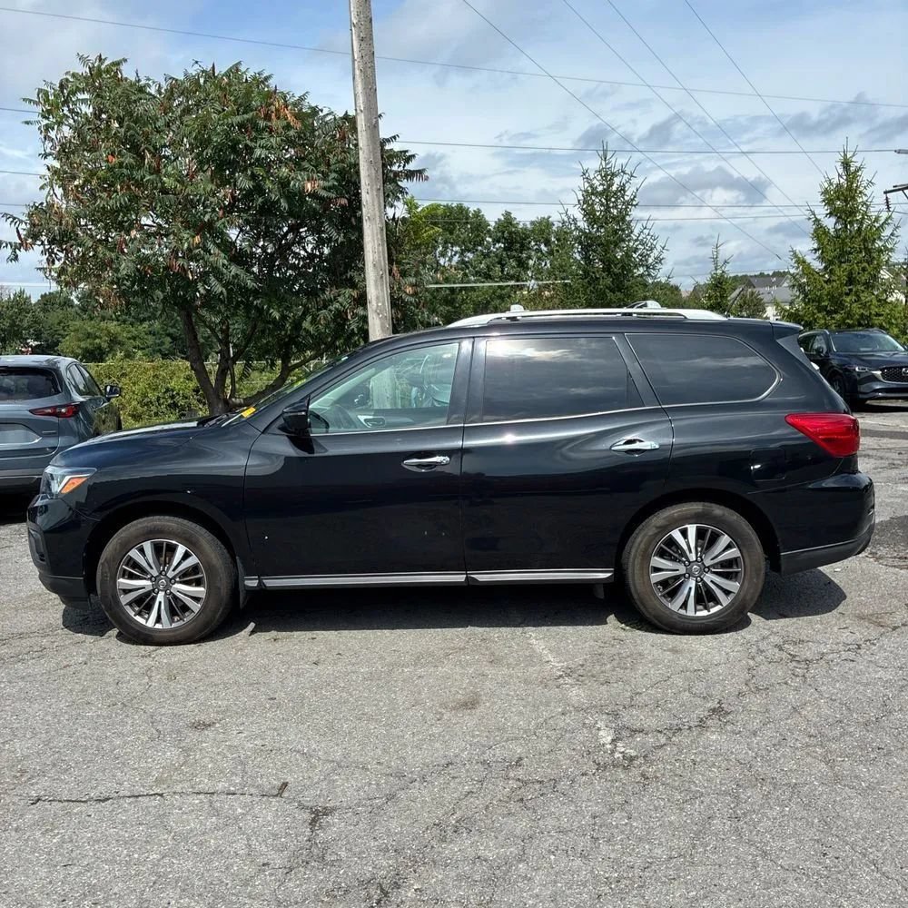 Used 2017 Nissan Pathfinder SL w/ SL Premium Package AWD/4WD image 3