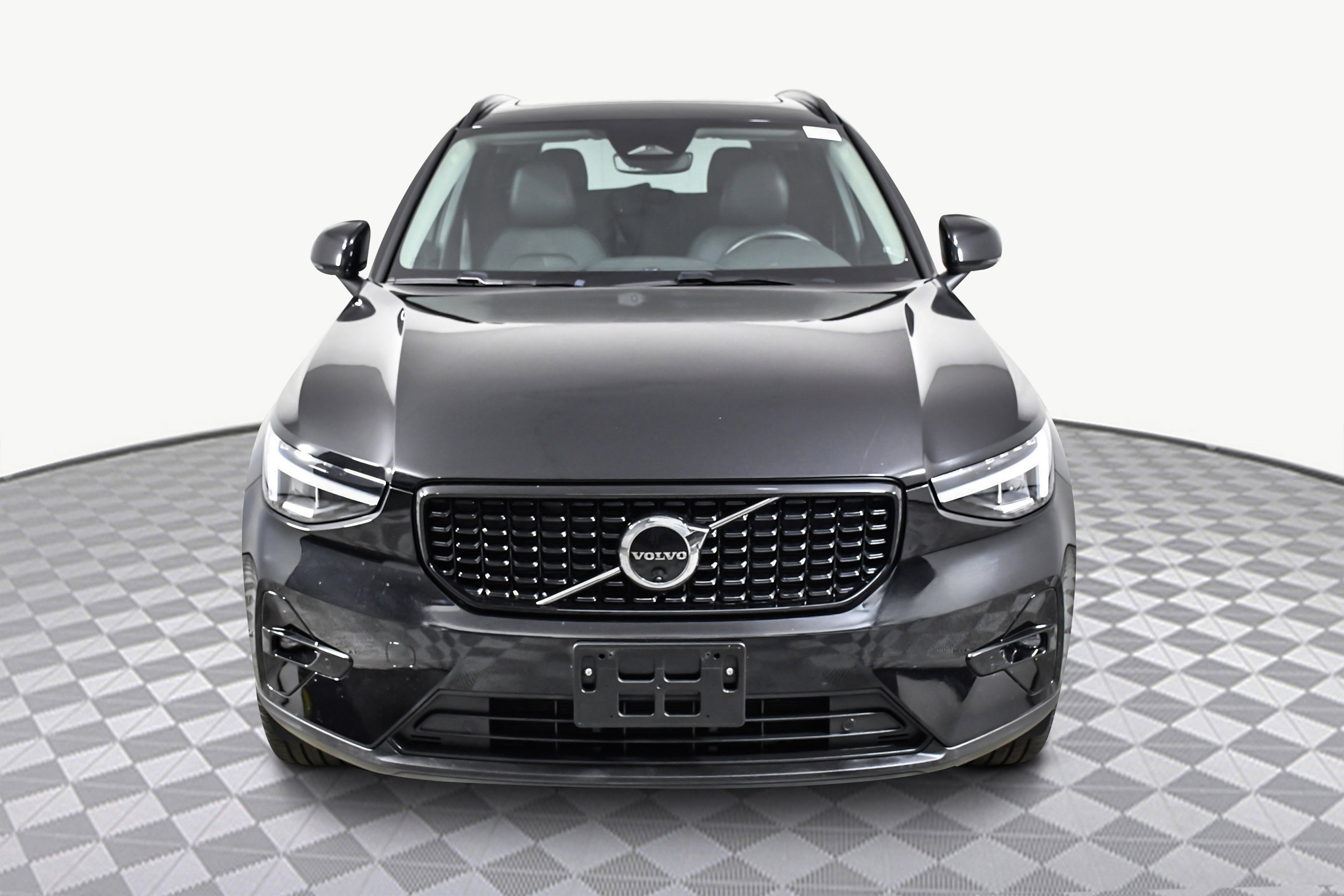 Used 2025 Volvo XC40 B5 Plus video 2