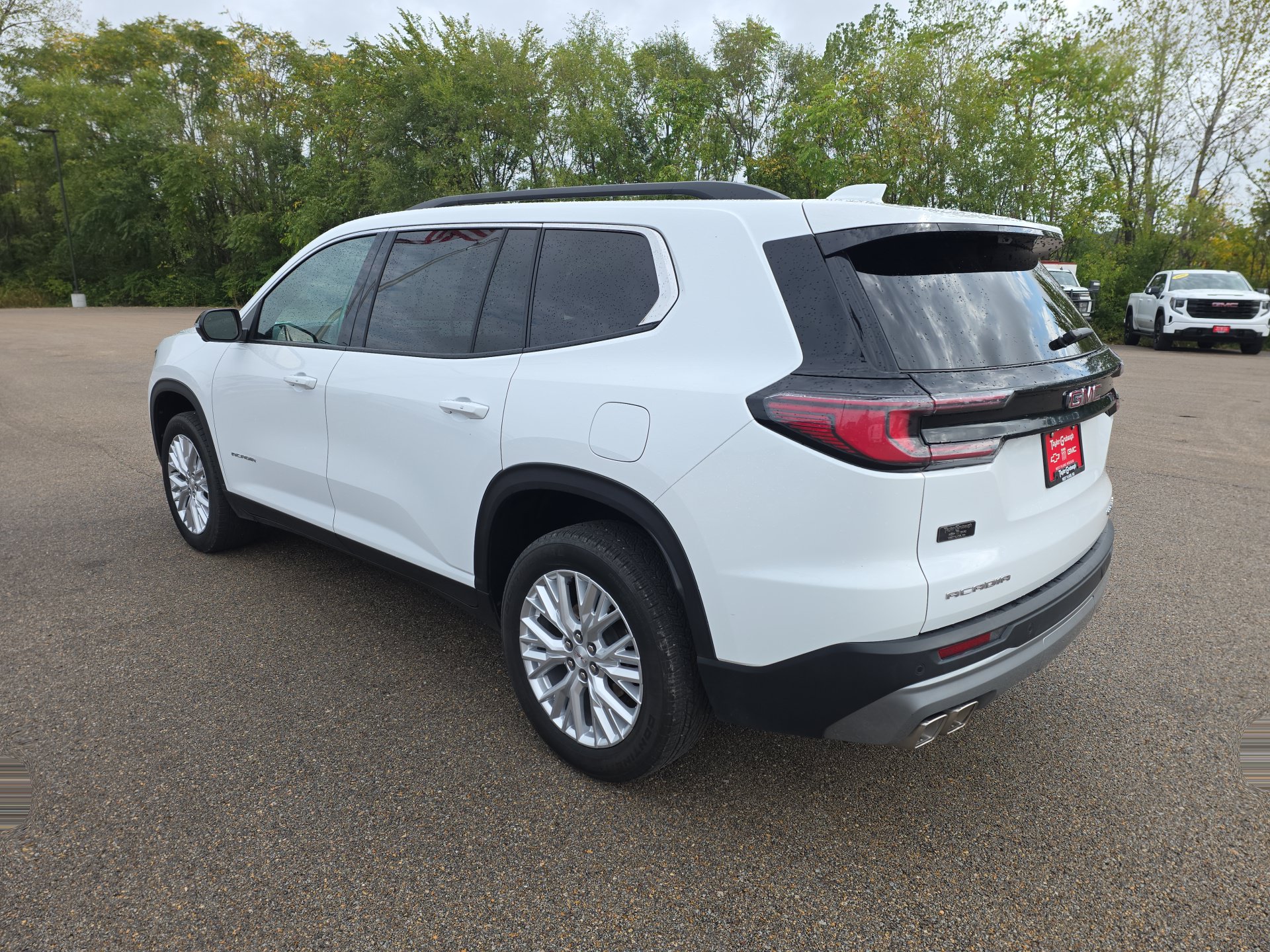 Used 2026 GMC Acadia Elevation w/ Elevation Premium Package FWD image 6