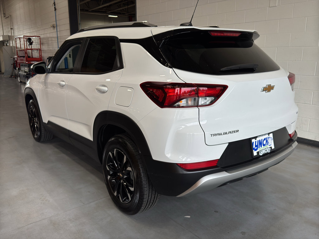 Used 2023 Chevrolet TrailBlazer LT FWD image 3