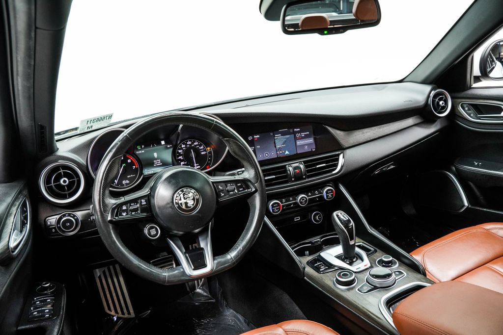 Used 2022 Alfa Romeo Giulia Ti w/ Active Assist Plus Package RWD image 5