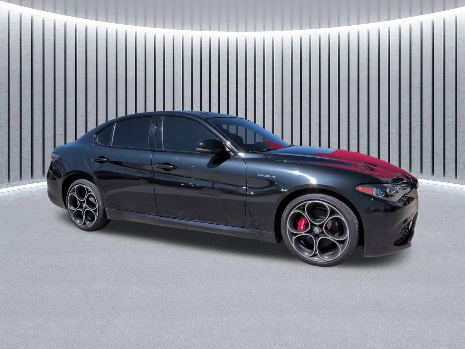 Used 2024 Alfa Romeo Giulia Veloce image 3