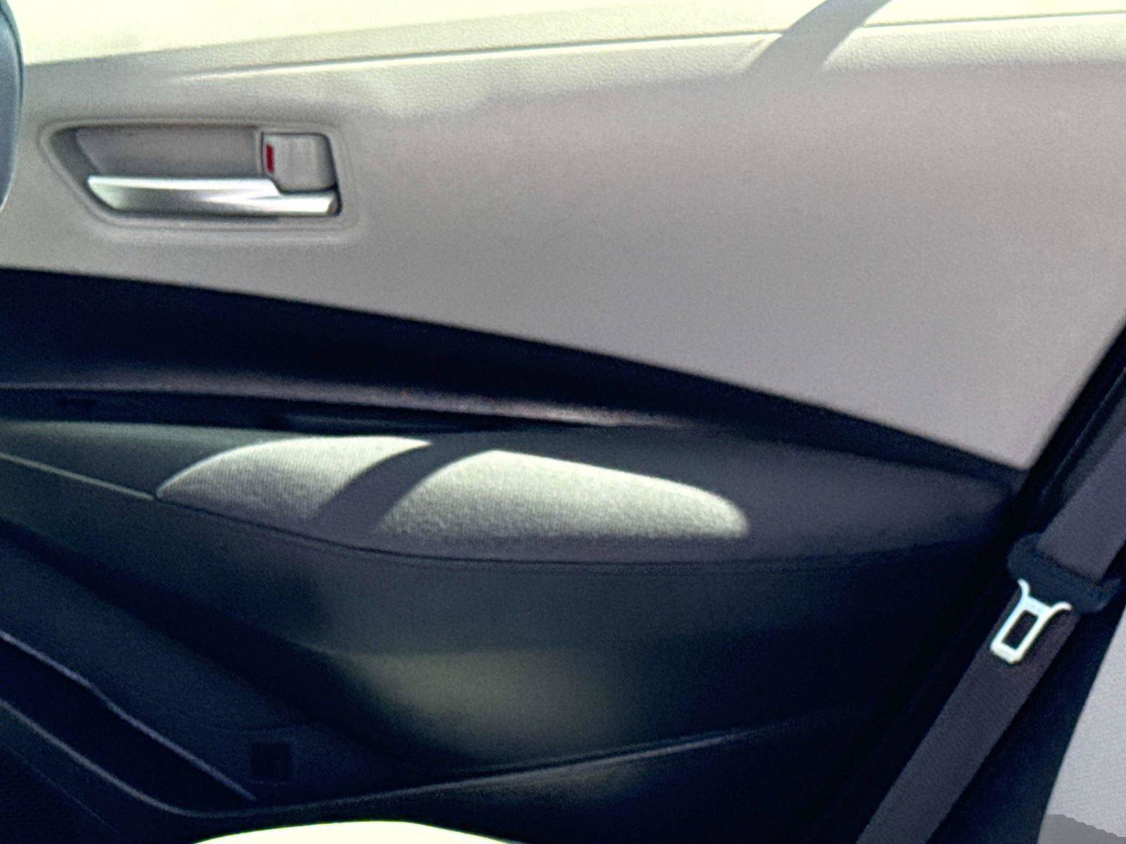 Used 2020 Toyota Corolla L FWD image 13