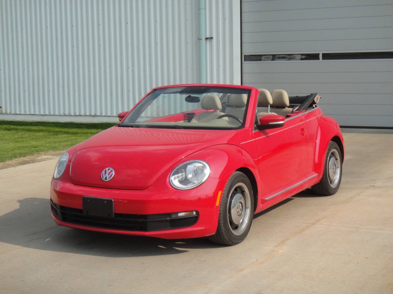 Used 2013 Volkswagen Beetle 2.5 FWD image 2