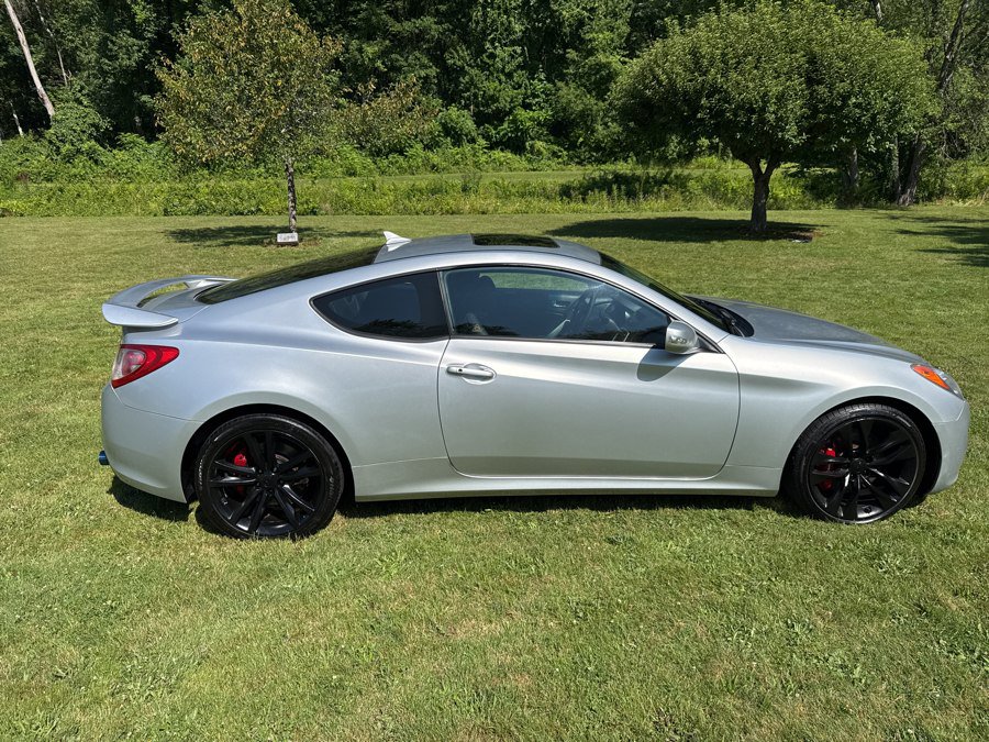 Used 2010 Hyundai Genesis 3.8 RWD image 28