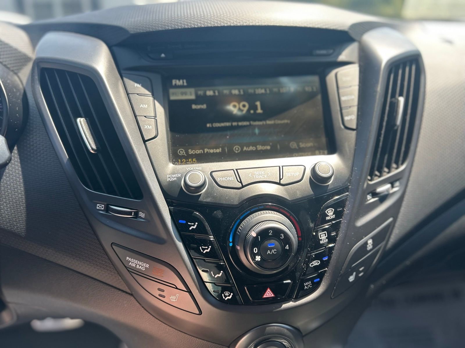 Used 2016 Hyundai Veloster Turbo image 27