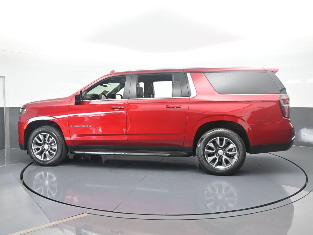 Used 2024 Chevrolet Suburban LT image 3