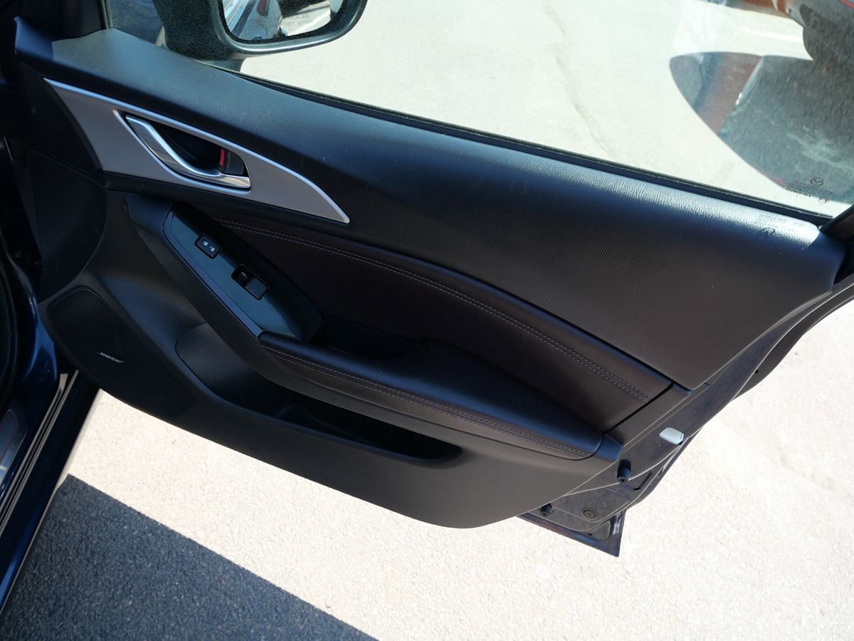 Used 2018 MAZDA MAZDA3 Touring FWD image 29