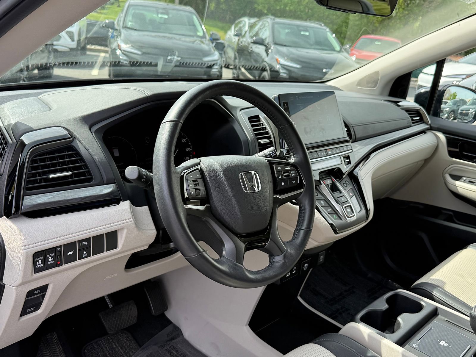 Used 2025 Honda Odyssey Elite image 13