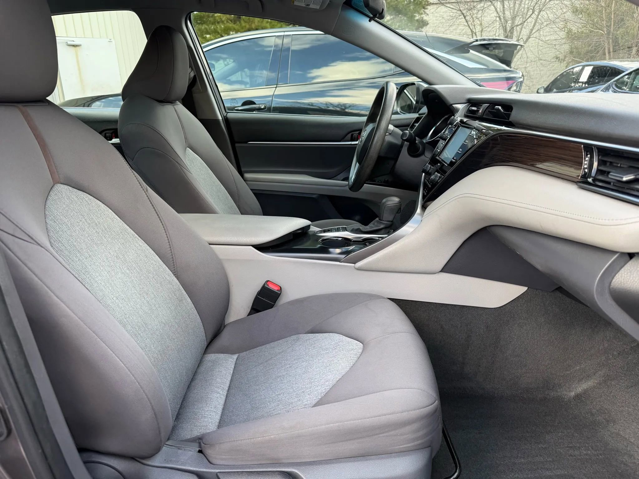 Used 2020 Toyota Camry LE image 20