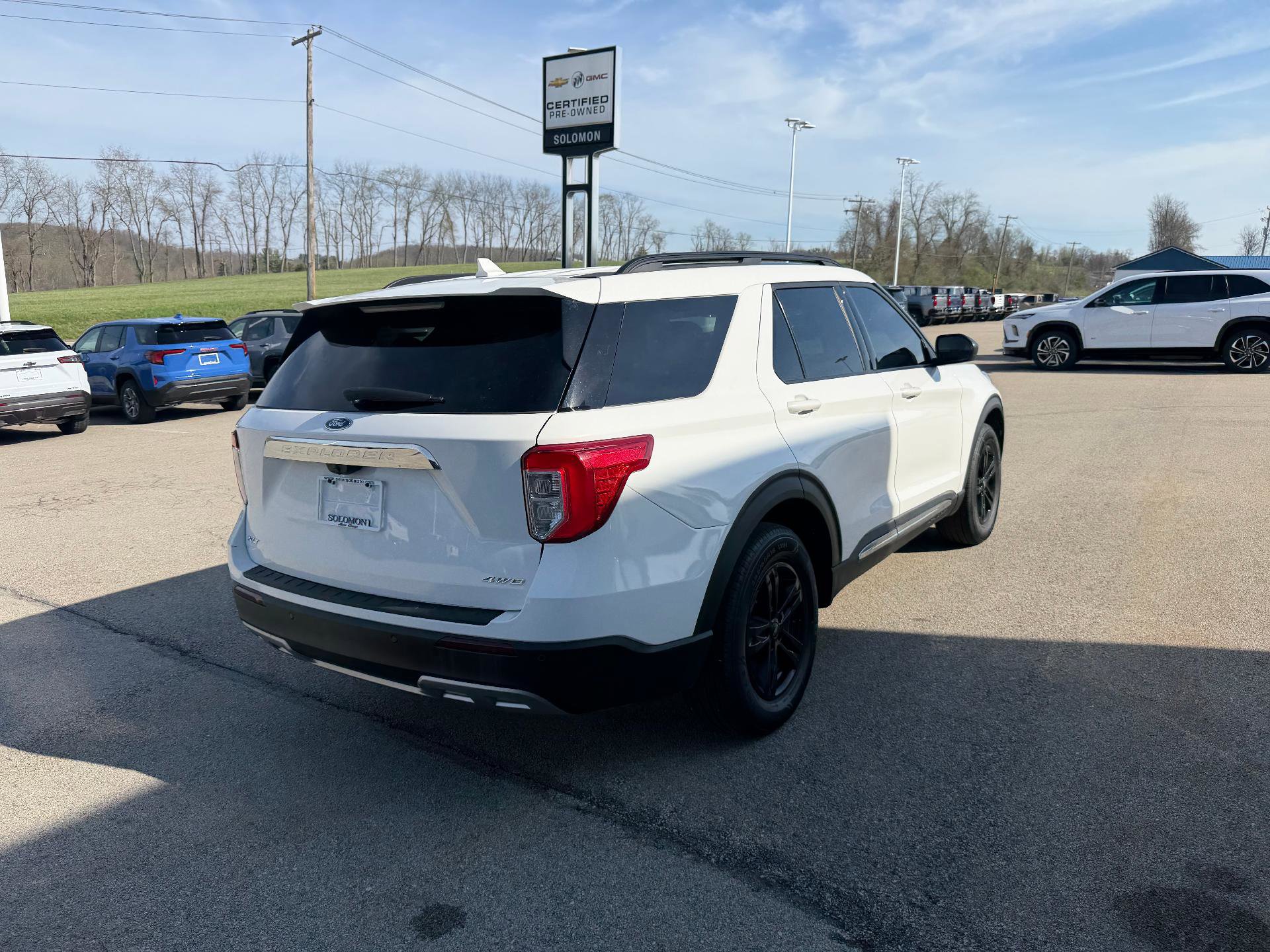 Used 2022 Ford Explorer XLT w/ Equipment Group 202A AWD/4WD image 6