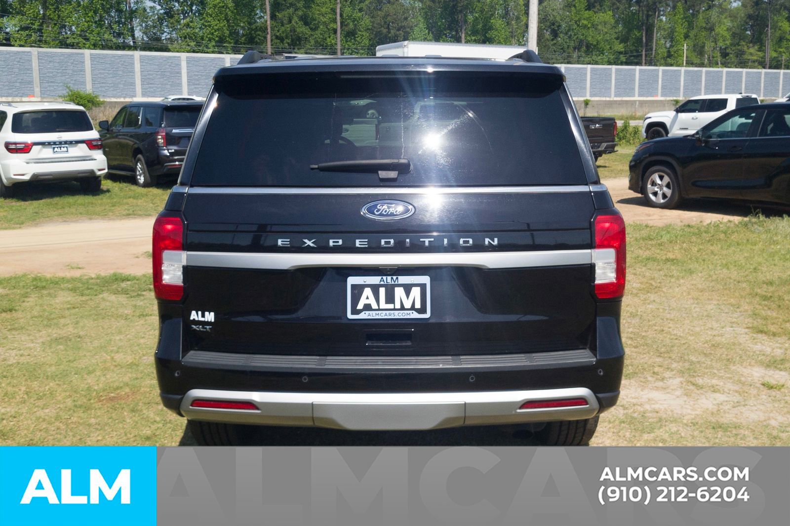 Used 2024 Ford Expedition XLT AWD/4WD image 7