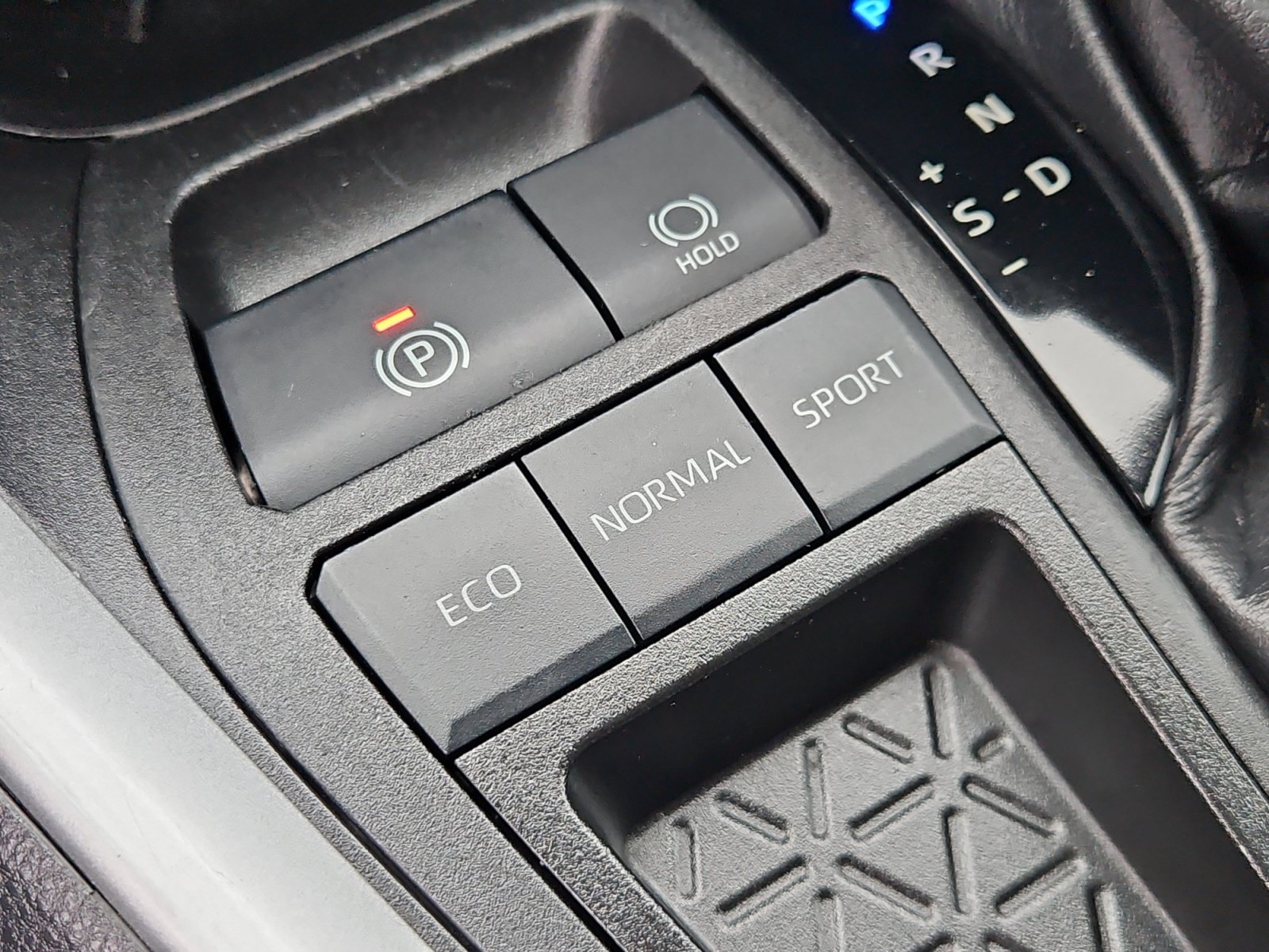 Used 2021 Toyota RAV4 XLE w/ Convenience Package FWD image 22