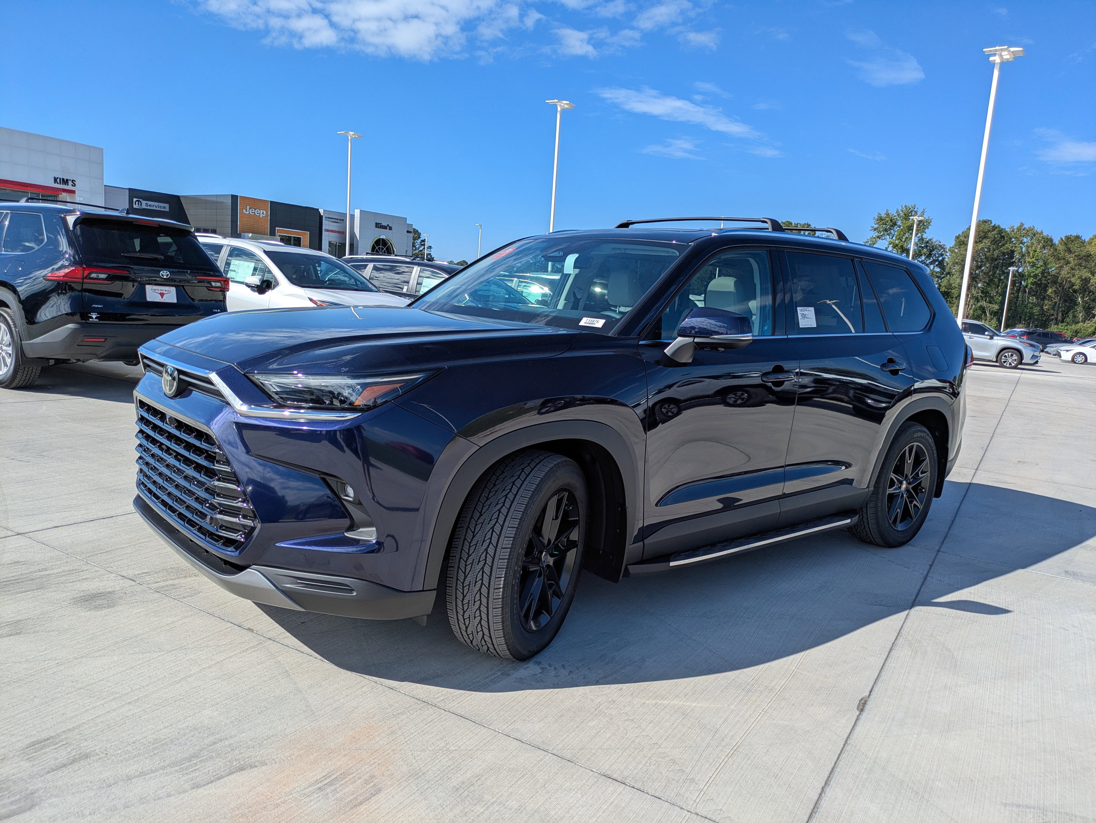 New 2025 Toyota Grand Highlander FWD image 3